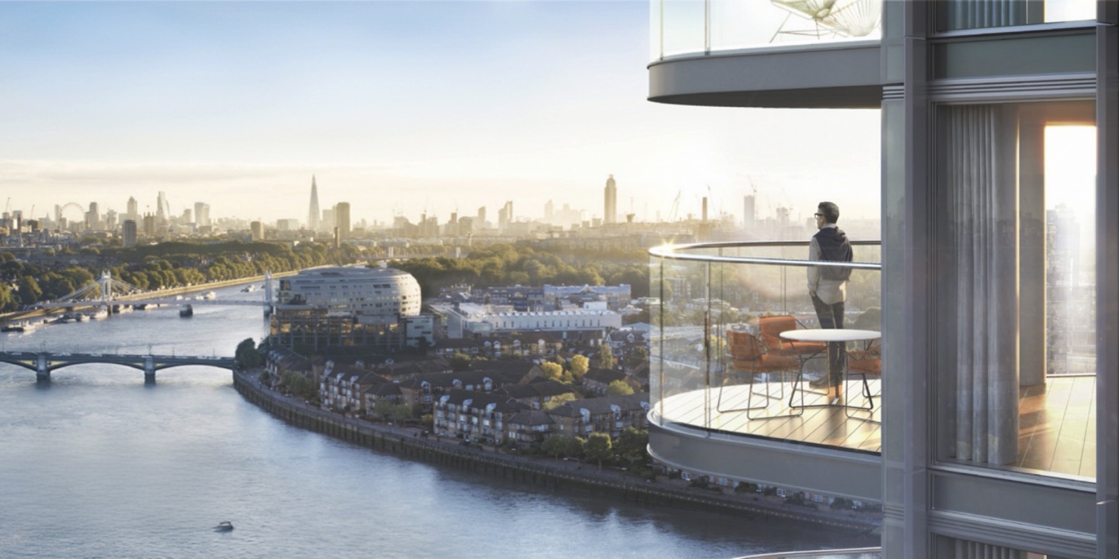 Balcony panorama over the Thames